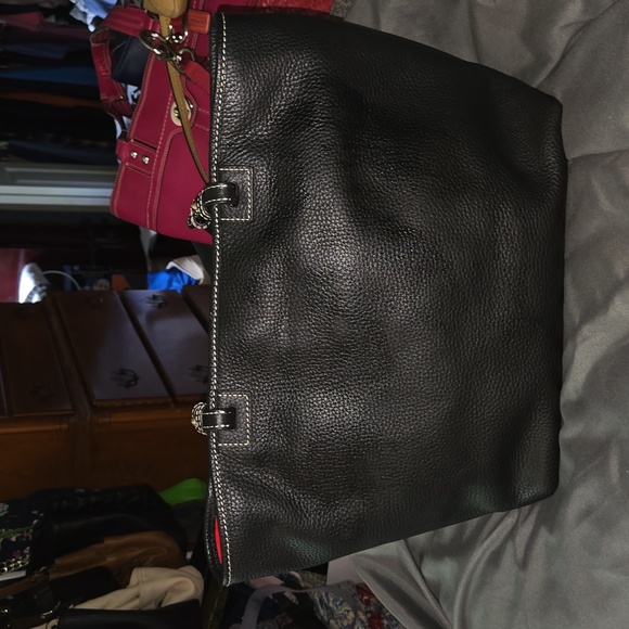 Dooney and Bourke Large Leather Tote, Black, minor scratch on back EUC - Picture 2 of 10